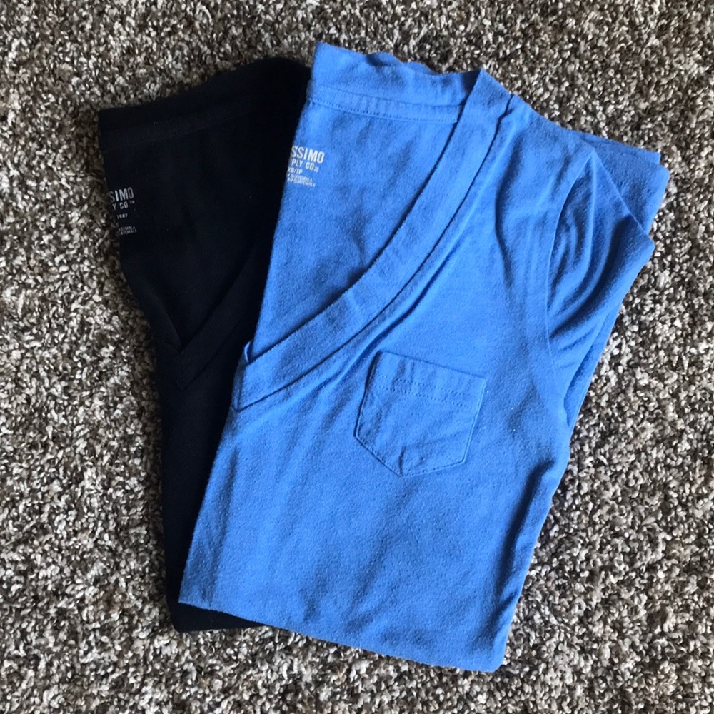 *SALE* Mossimo Bundle XS V-neck TShirts